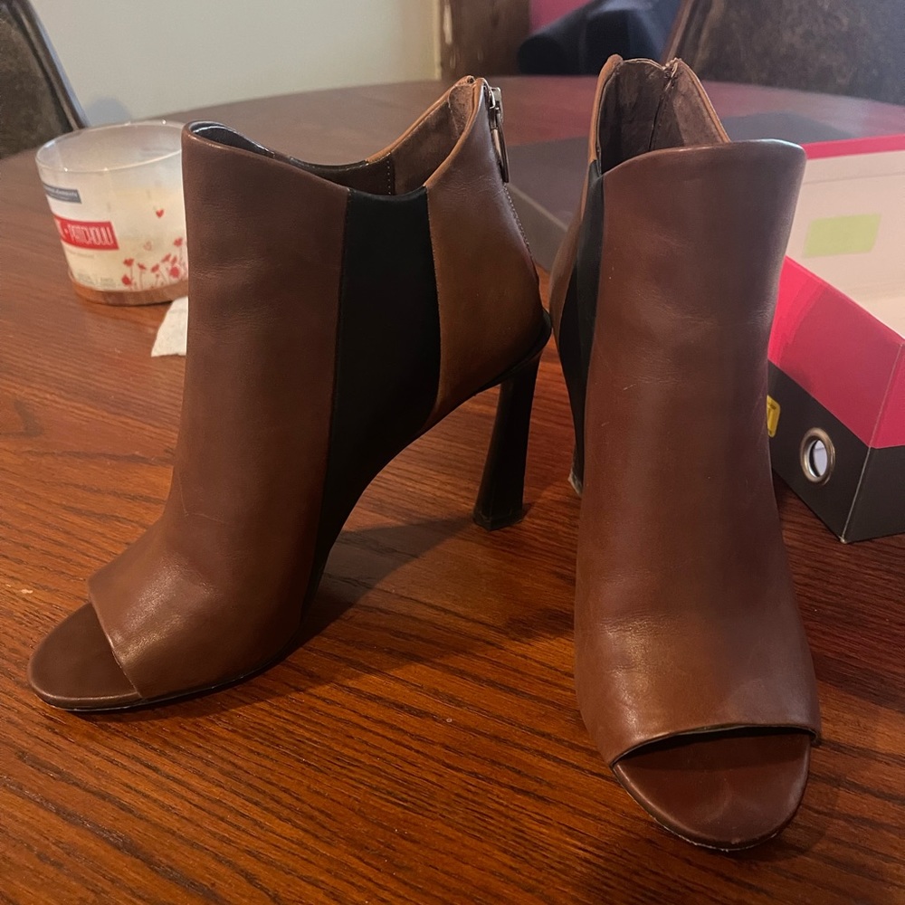 Vince Camuto size 9 Black/brown open toed heels